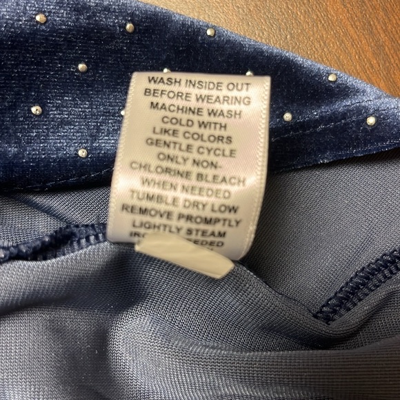 Elle velvet‎ top, size medium - Picture 12 of 13